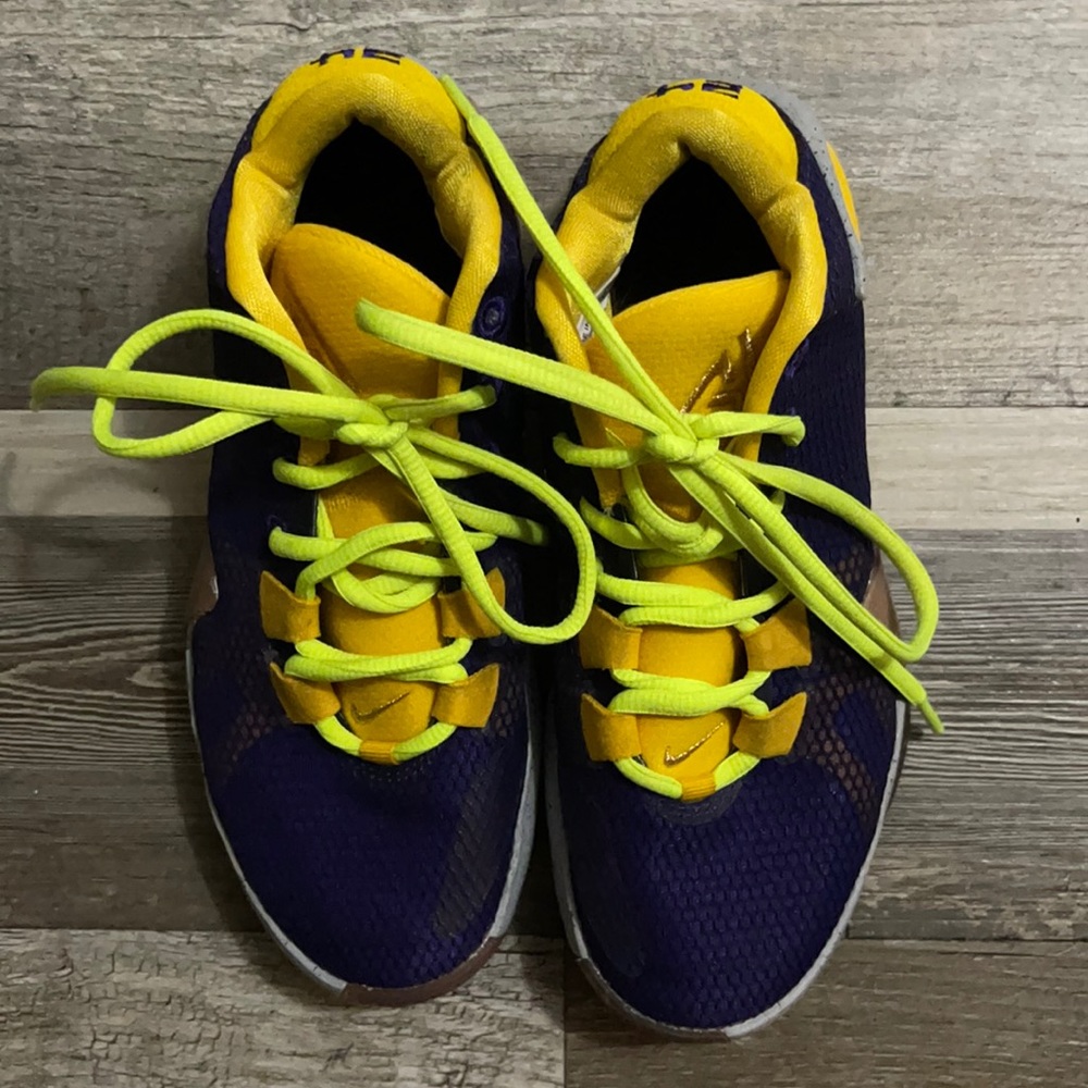 Kobe one-off a kind youth basketball shoe!